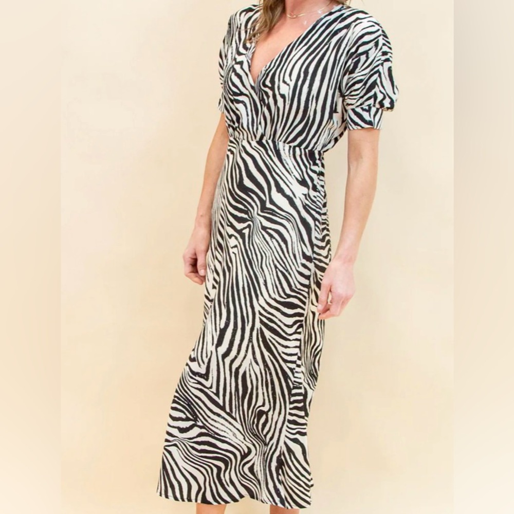 NWT Gilli Zebra Print Wild Side Midi Dress in Black and Cream. Size Small